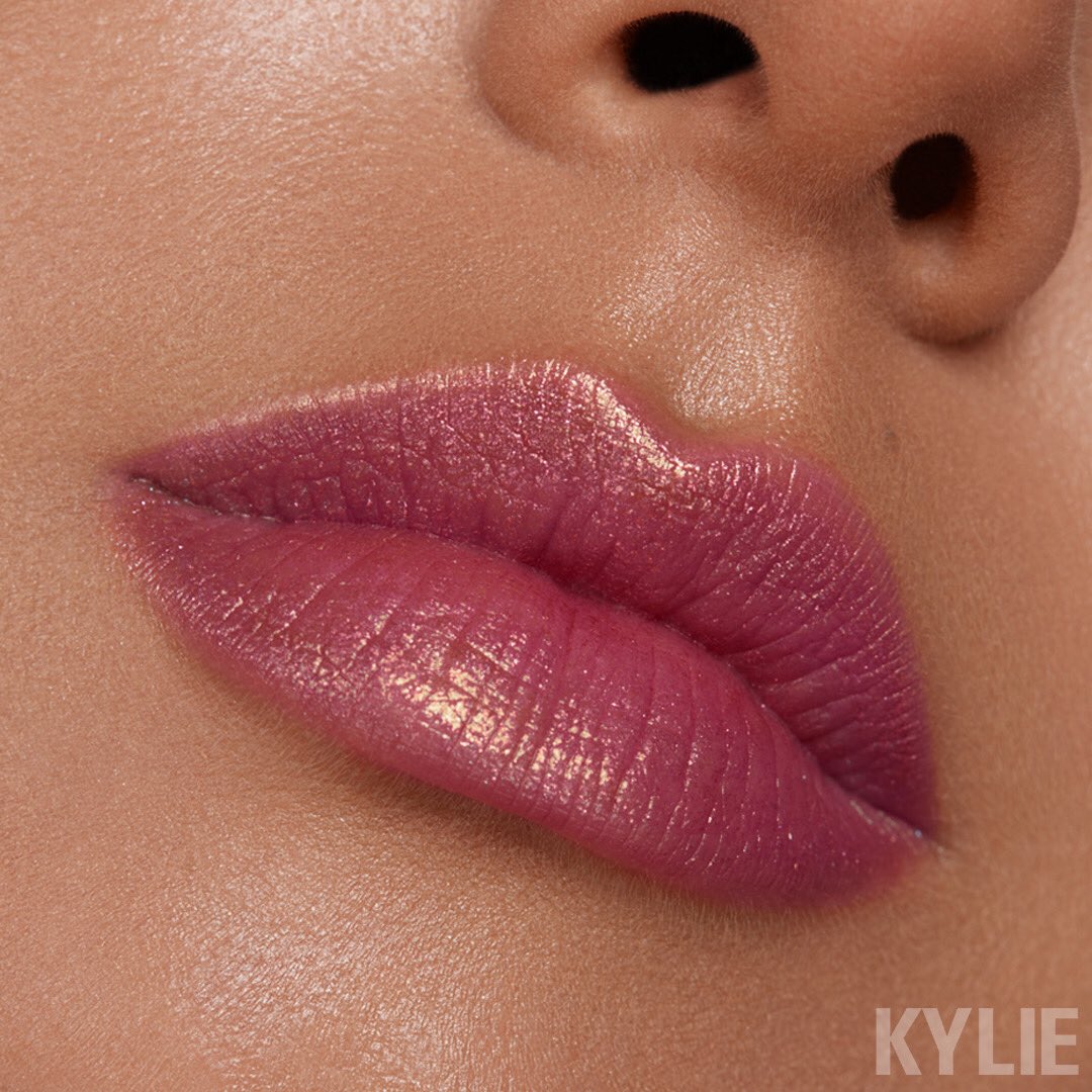 Kylie Cosmetics Lipstick in STAY COZY