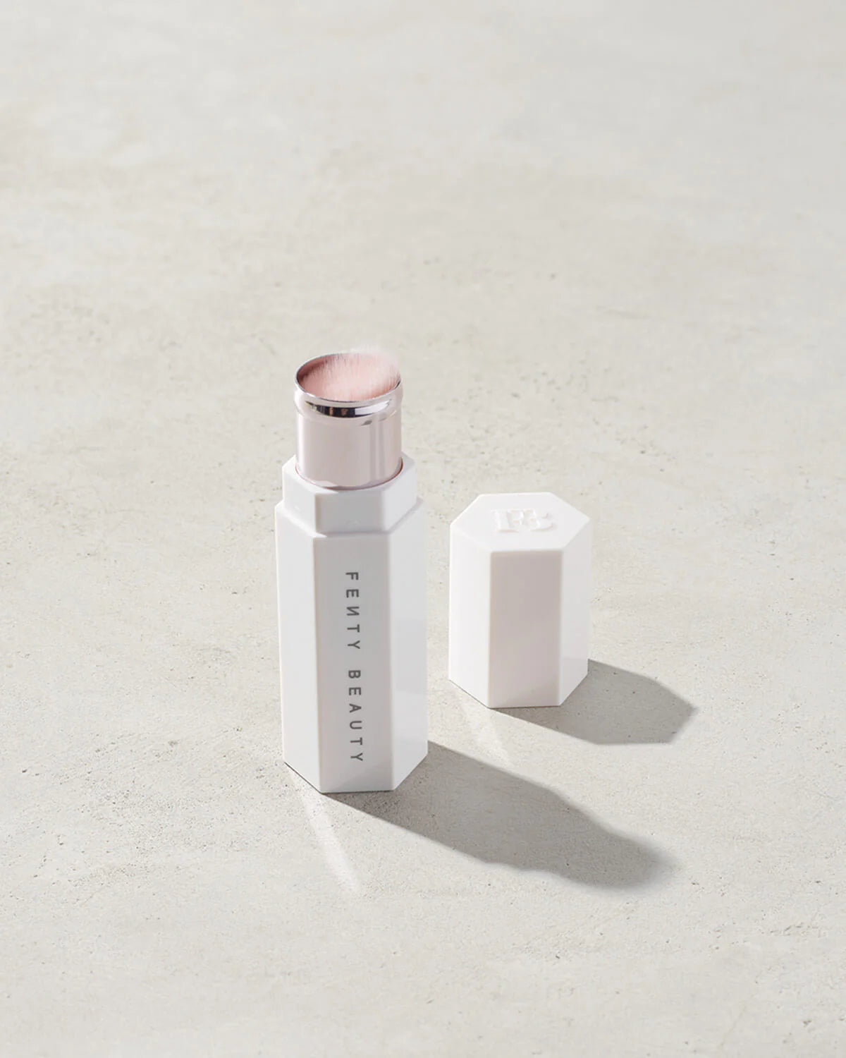 Fenty Beauty by Rihanna Portable Highlighter Brush 140