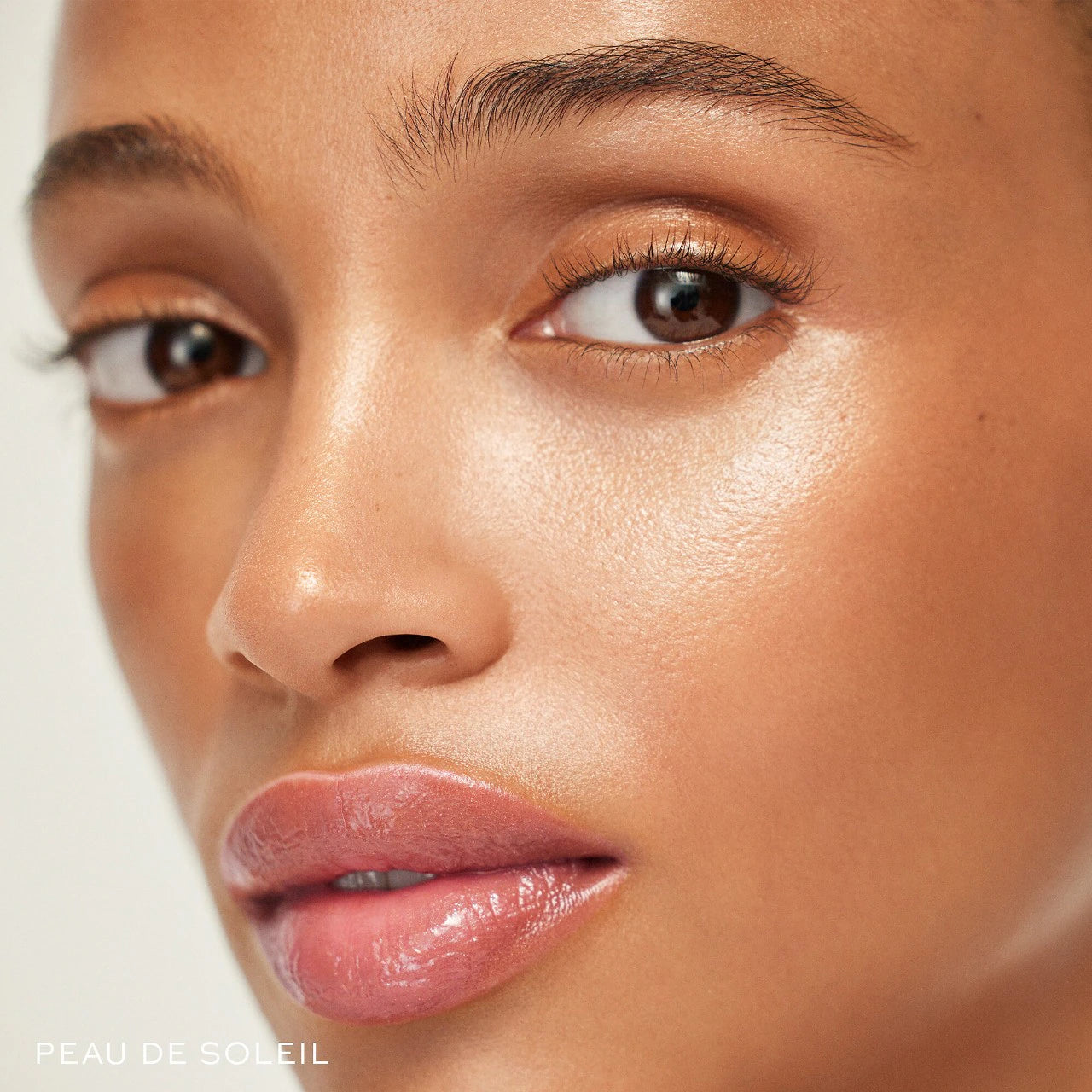 Westman Atelier Liquid Super Loaded All-Over Illuminator Drops with Vitamin C in Peau De Soleil