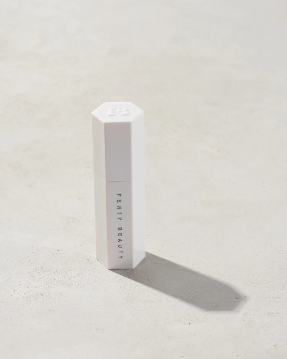 Fenty Beauty by Rihanna Portable Highlighter Brush 140