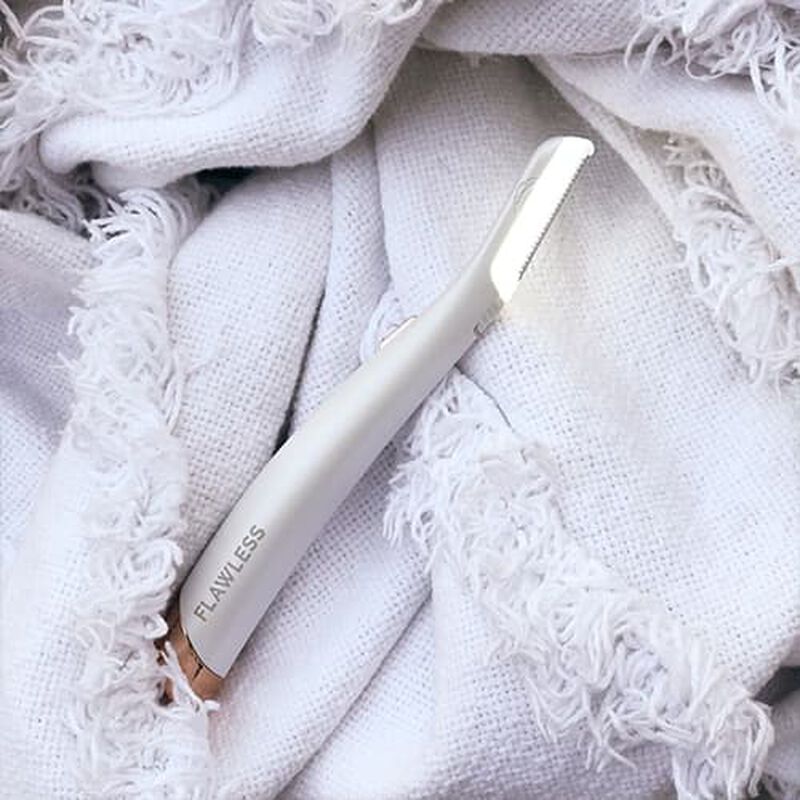 Flawless by Finishing Touch Dermaplane GLO™ Lighted Facial Exfoliator