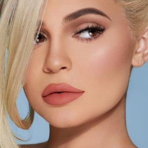 Kylie Cosmetics KISSMASS Matte Lip Kit